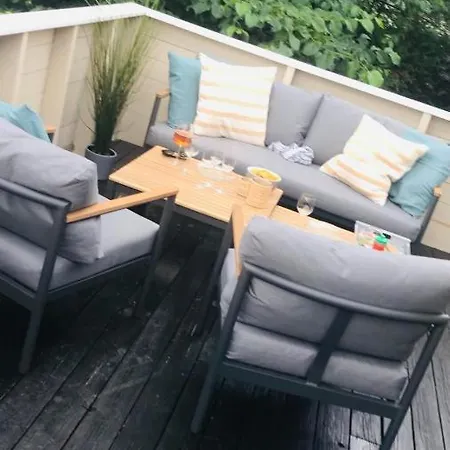 Holiday home Sentralt Med Solrik Veranda!