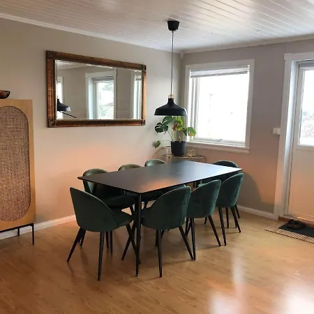 Holiday home Sentralt Med Solrik Veranda! Arendal