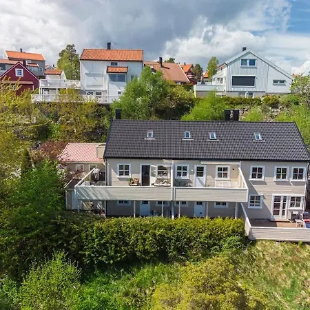 Sentralt Med Solrik Veranda!