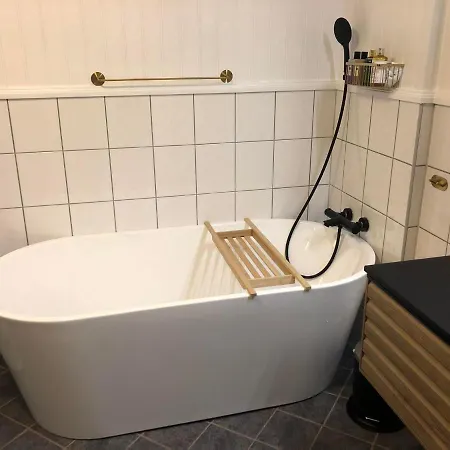Holiday home Sentralt Med Solrik Veranda! *