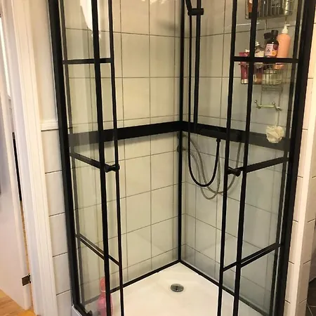 Sentralt Med Solrik Veranda! Holiday home