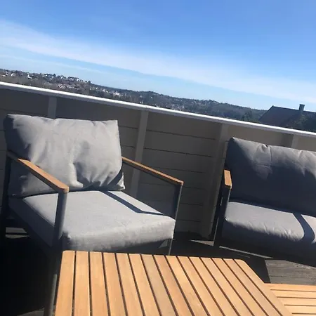 Holiday home Sentralt Med Solrik Veranda!