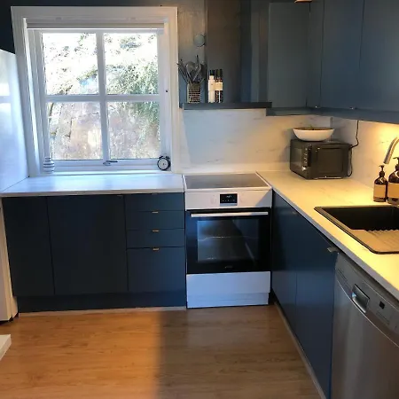Sentralt Med Solrik Veranda! Holiday home Arendal