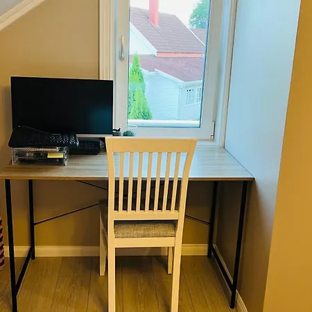 Semesterbostad Sentralt Med Solrik Veranda!