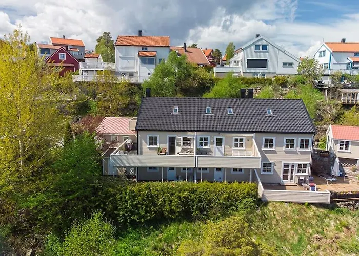 Sentralt Med Solrik Veranda!