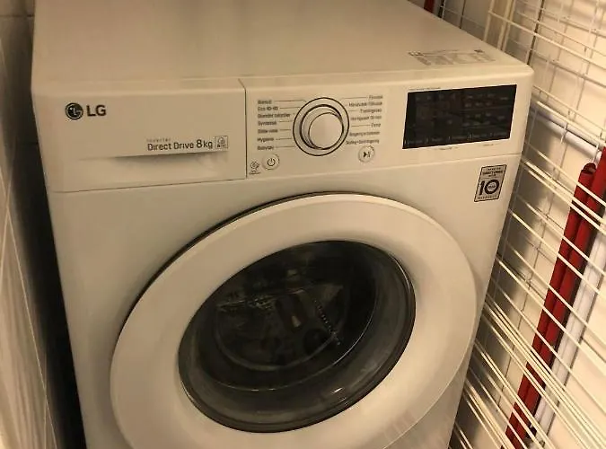 Semesterbostad Sentralt Med Solrik Veranda! *