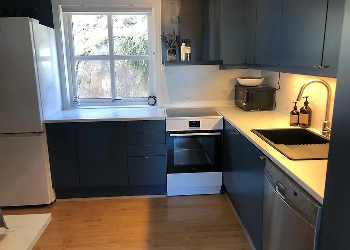 Sentralt Med Solrik Veranda! Semesterbostad Arendal