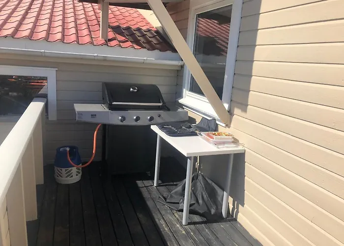 Semesterbostad Sentralt Med Solrik Veranda! Arendal