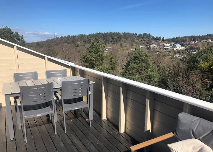 Sentralt Med Solrik Veranda! *