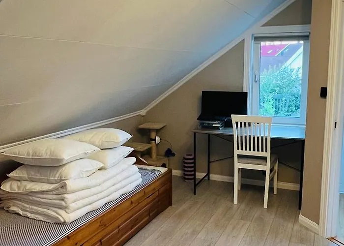 Sentralt Med Solrik Veranda! * Arendal