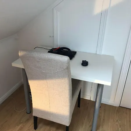 Sentralt Med Solrik Veranda! * Arendal
