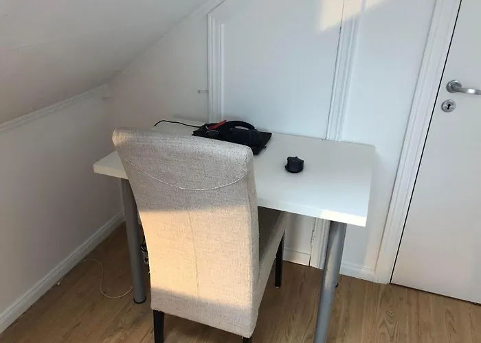 Sentralt Med Solrik Veranda! * Arendal